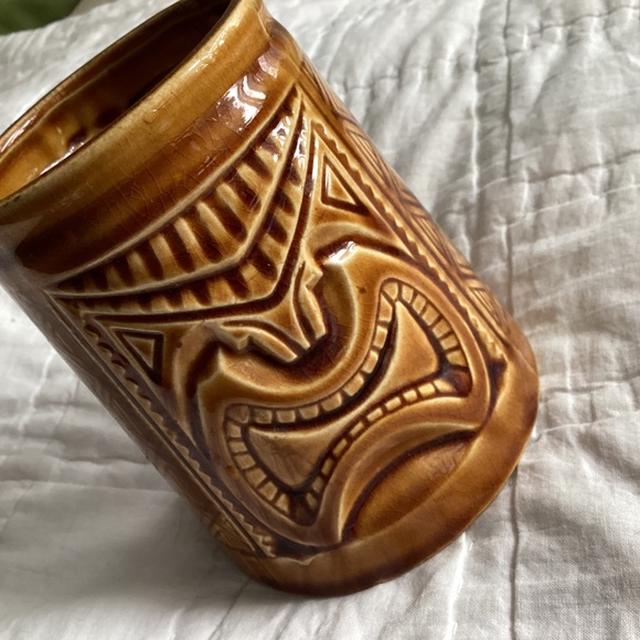 VINTAGE TIKKI GLAZED CERAMIC MUG WITH CONCAVE HANDLE; PRETTY COOL! - Picture 6 of 9